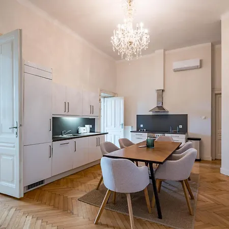 Vaci Prestige Salon Apartment *
